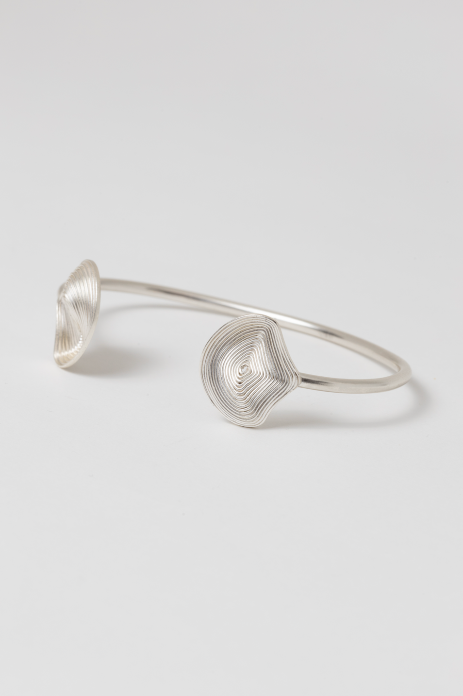 Pulsera Abierta Kamakay M - Plata