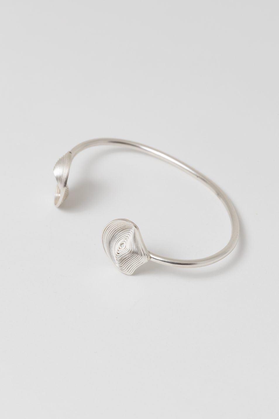 Pulsera Abierta Kamakay M - Plata