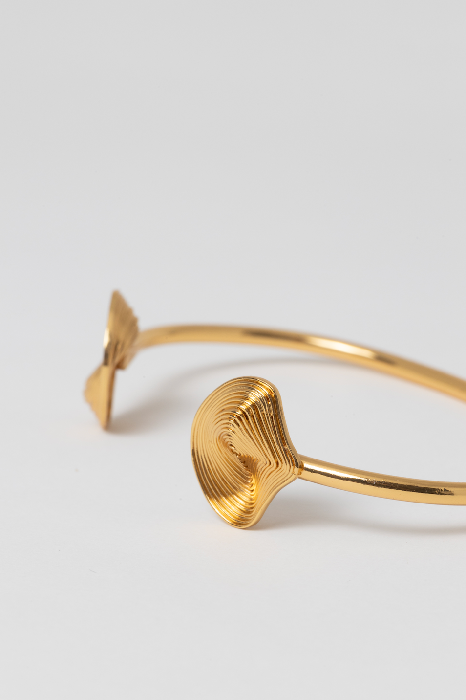 Pulsera Abierta Kamakay S - Oro